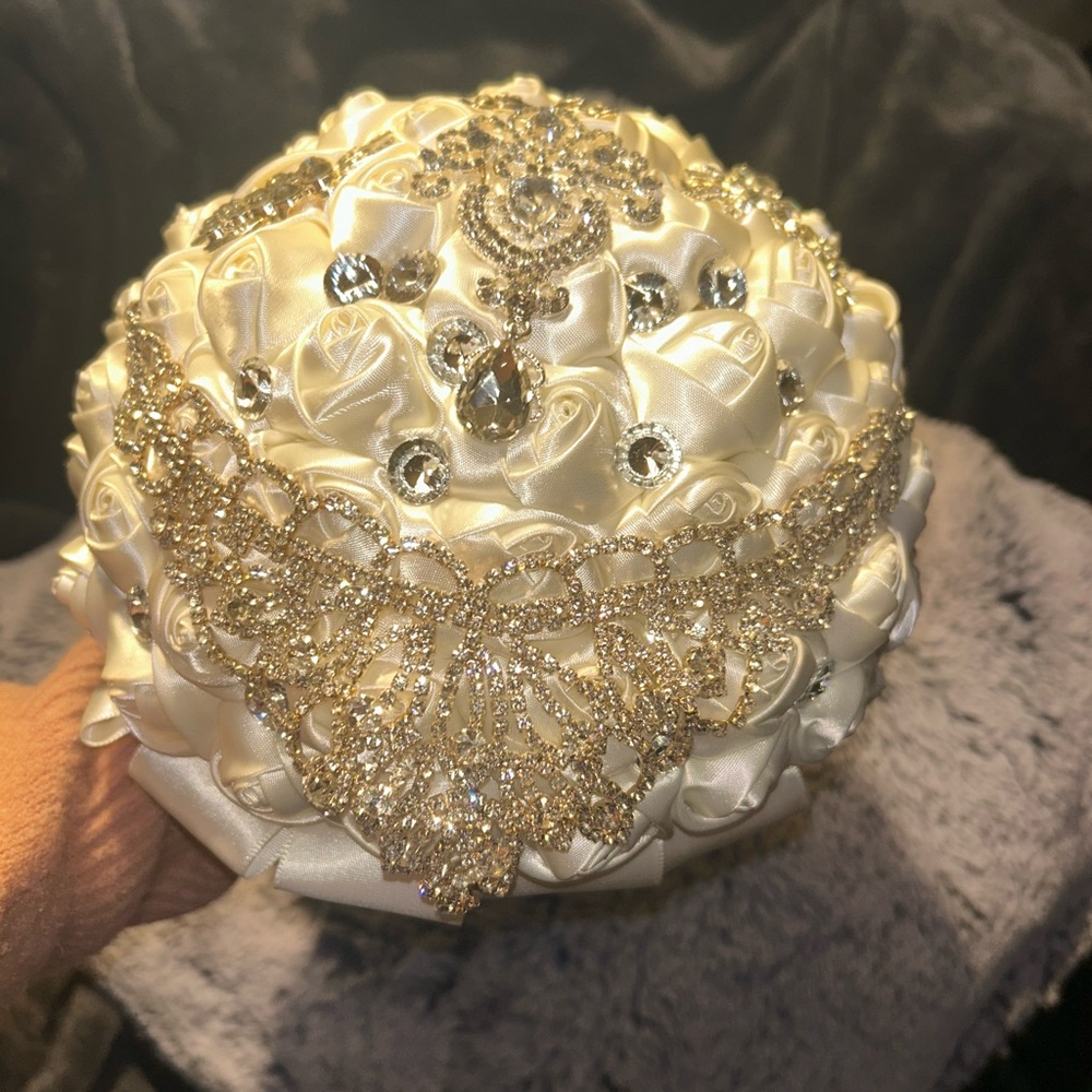 Elegant Ivory and Gold Bridal Bouquet - Picture 4 of 5